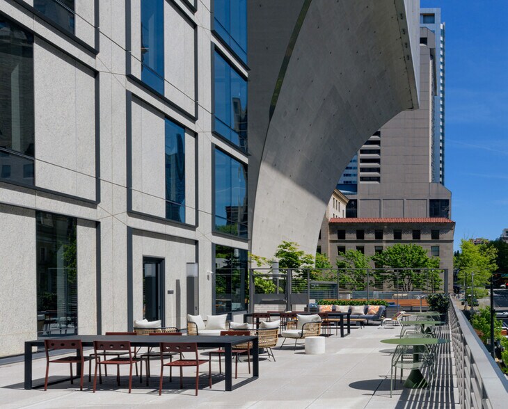 More Photos Of 400 University St, Seattle Coworking Space