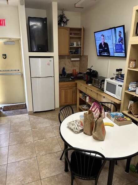 More Photos Of 406 N Indiana Ave, Englewood Medical For Sale