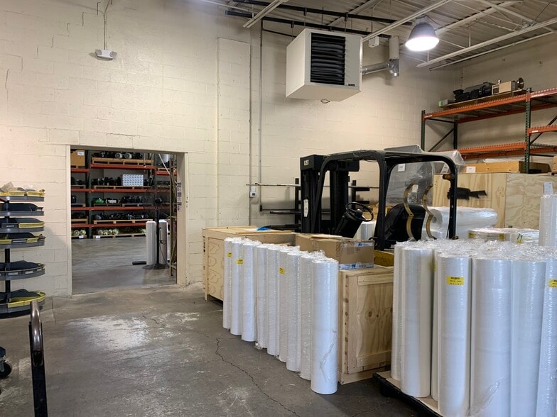 More Photos Of 303-325 W Girard Ave, Madison Heights Warehouse For Sale