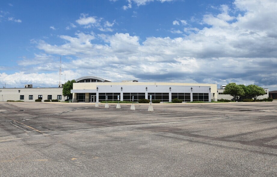 More Photos Of 900 42nd St S, Fargo Office For Sale