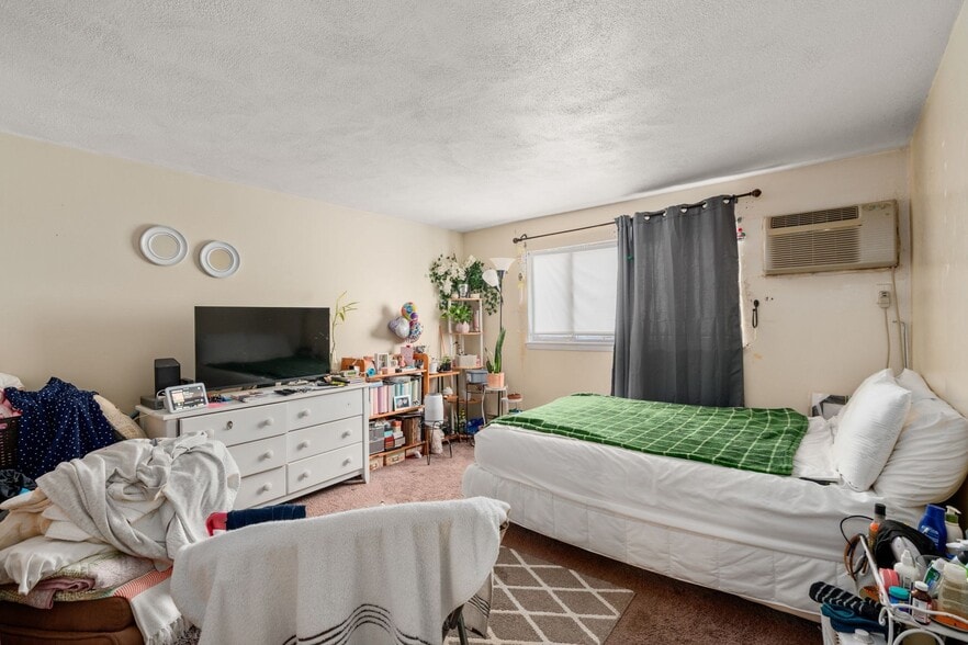 More Photos Of 596 Boston Post Rd E, Marlborough Apartments For Sale