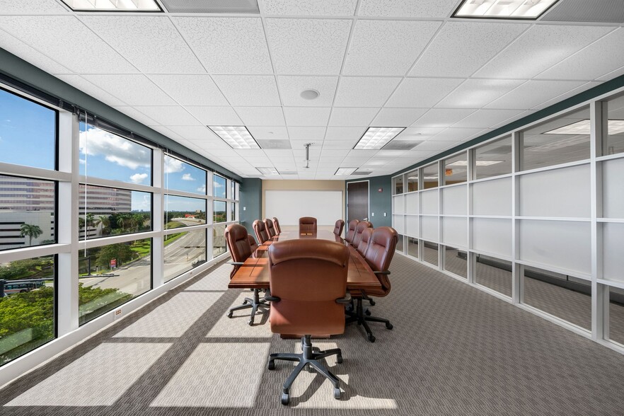 More Photos Of 200 W Cypress Creek Rd, Fort Lauderdale Office For Sale
