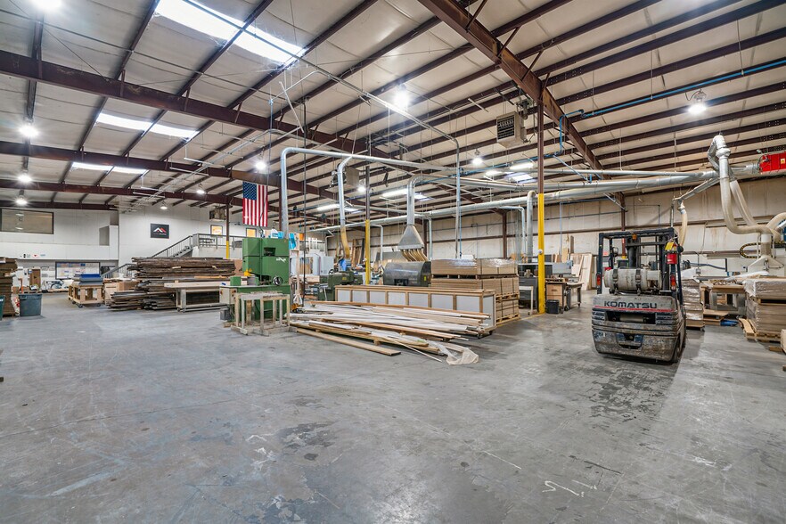 More Photos Of 91 W Hightower Dr, Dawsonville Warehouse For Sale