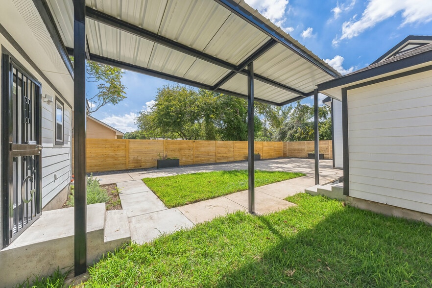 More Photos Of 6111 Atwood St, Austin Multifamily For Sale