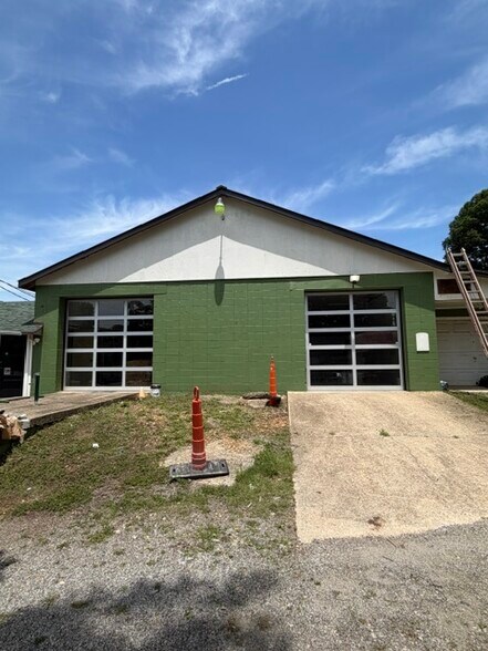 More Photos Of 68 Circle Dr, Marion Light Manufacturing For Sale