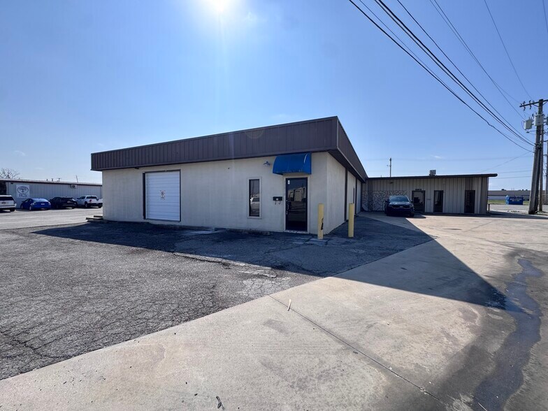 More Photos Of 10828 E Newton St, Tulsa Unknown For Lease