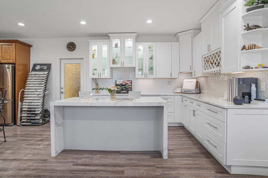 More Photos Of 18230 Bracken Dr, San Antonio Industrial For Sale