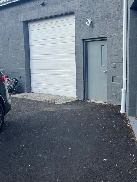 More Photos Of 8 Van Tassell Ct, Norwalk Flex For Lease