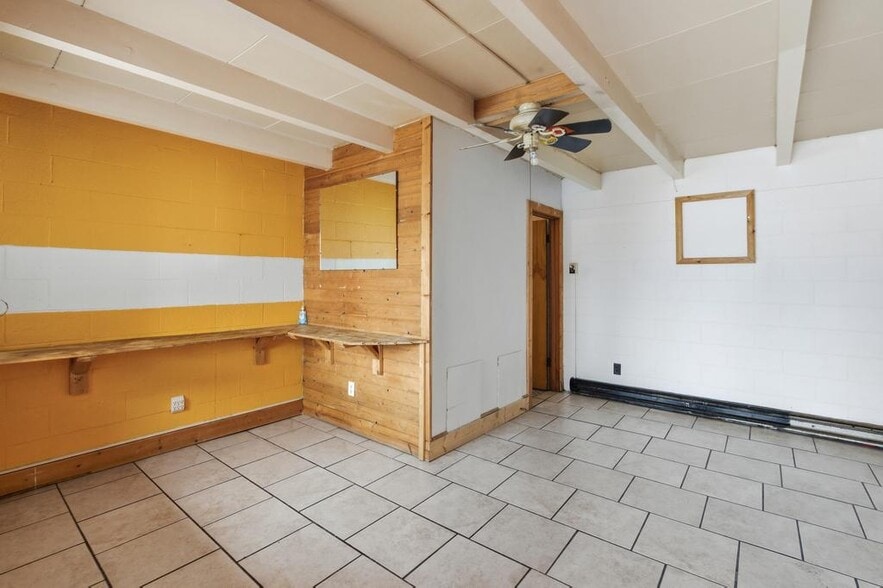 More Photos Of 1712 Ashmun St, Sault Sainte Marie Hotel For Sale