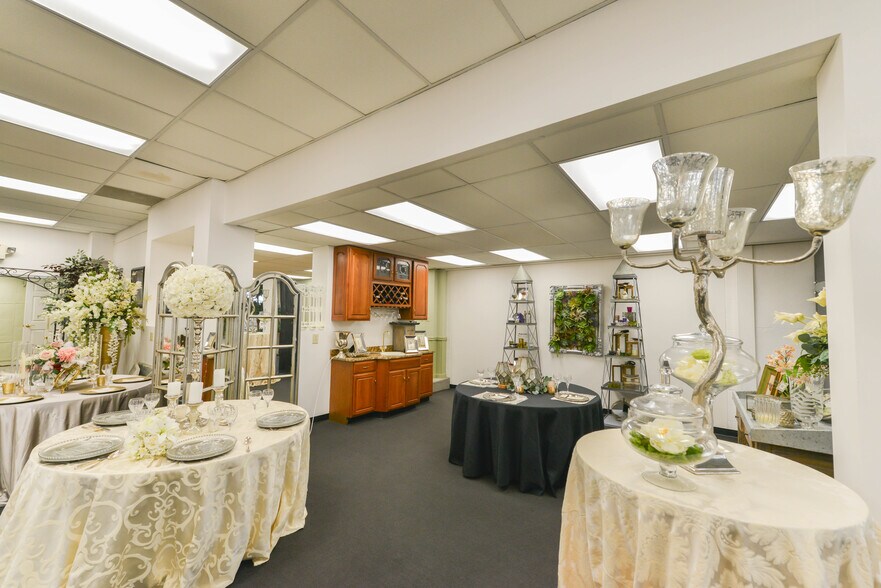 More Photos Of 2734 Lasalle St, Saint Louis Showroom For Sale