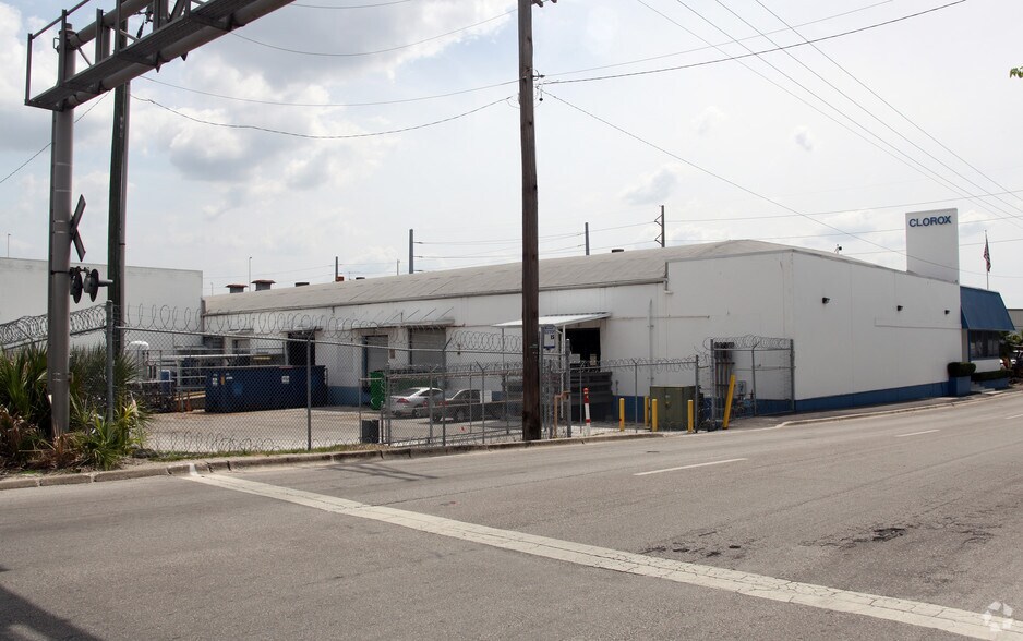 More Photos Of 3601 E Columbus Dr, Tampa Manufacturing For Lease