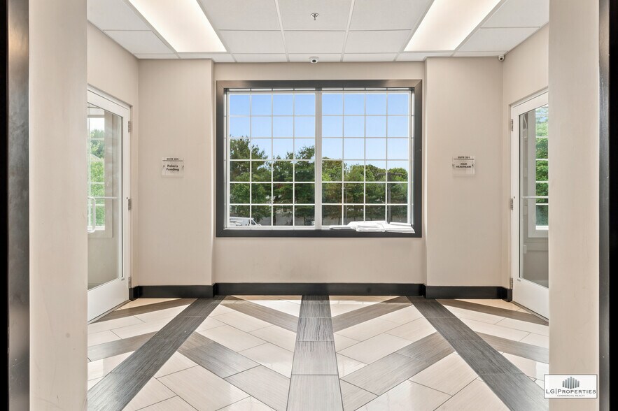 More Photos Of 920 E County Line Rd, Lakewood Office For Lease