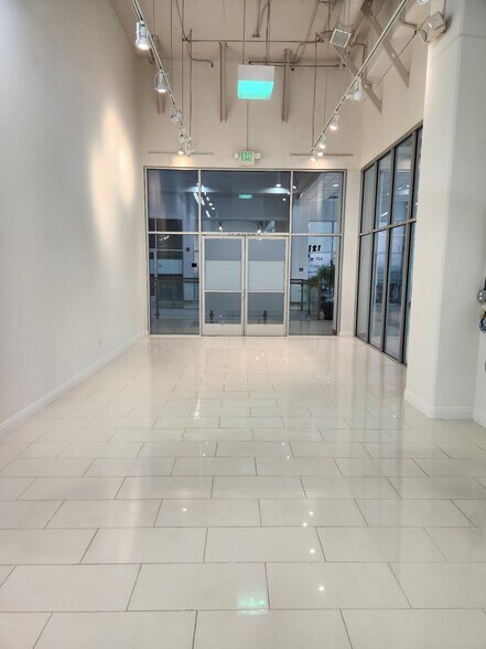 More Photos Of 1458 S San Pedro St, Los Angeles Freestanding For Sale