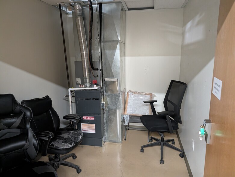 More Photos Of 4694-4696 S 200 W, Salt Lake City Light Manufacturing For Lease