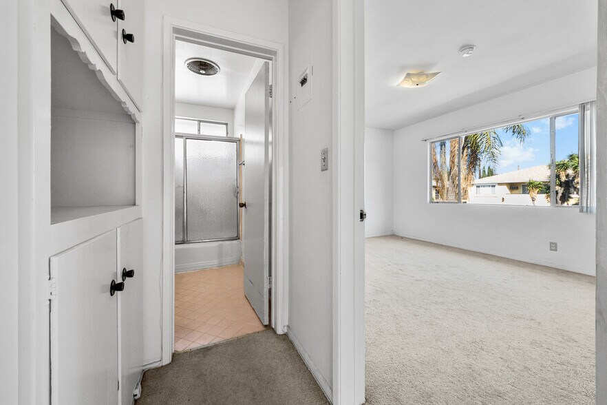 More Photos Of 1043 S Holt Ave, Los Angeles Apartments For Sale