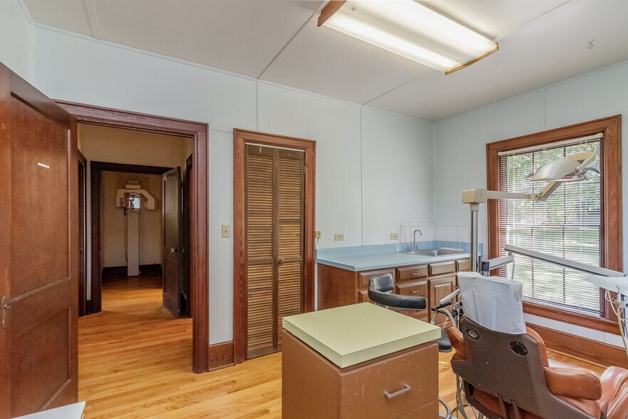 More Photos Of 615 Patterson, LaFayette Medical For Sale