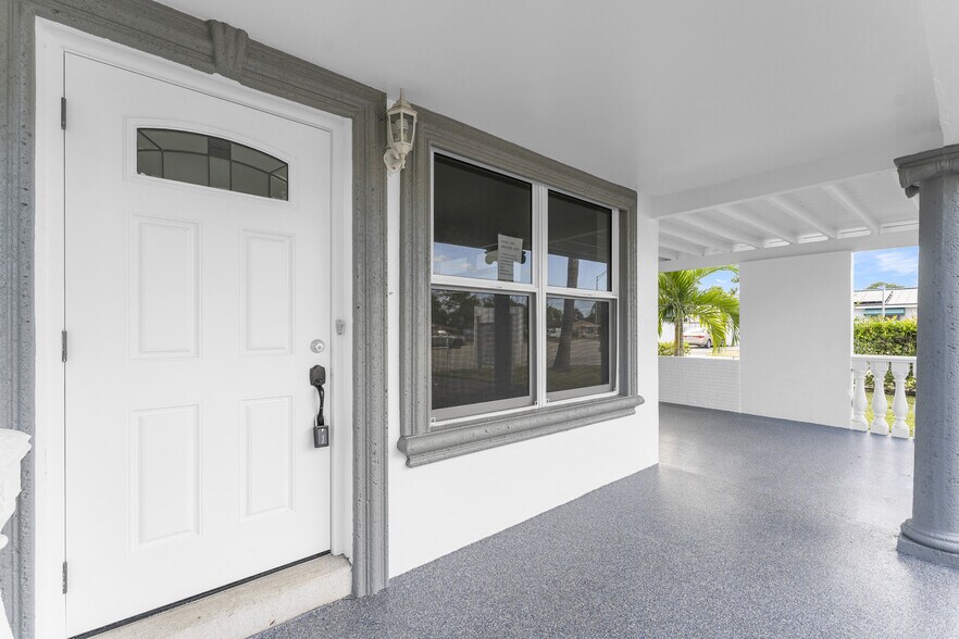 More Photos Of 5820 Sheridan St, Hollywood Office For Lease