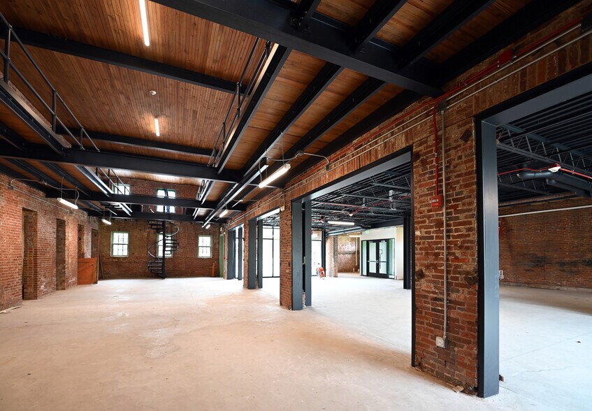 More Photos Of 1801 E Oliver St, Baltimore Unknown For Lease