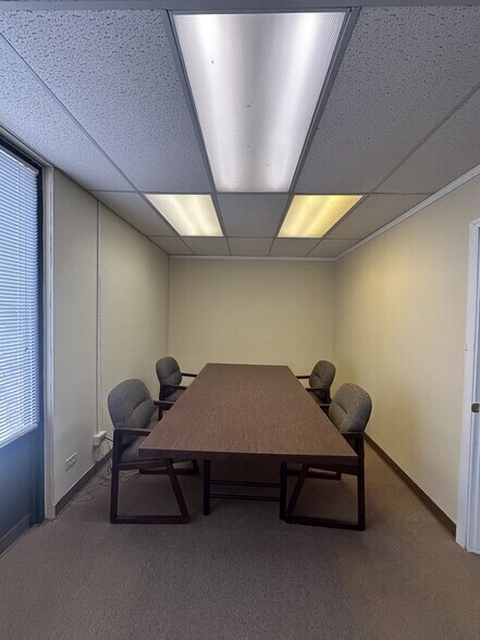 More Photos Of 27 Ridge Rd, Munster Office For Lease