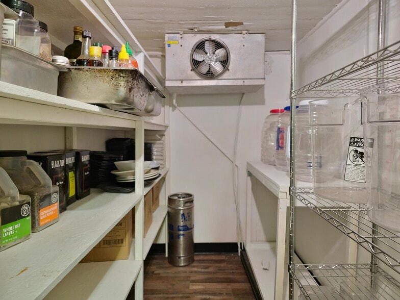 More Photos Of 1011 Front St, Evanston Restaurant For Lease