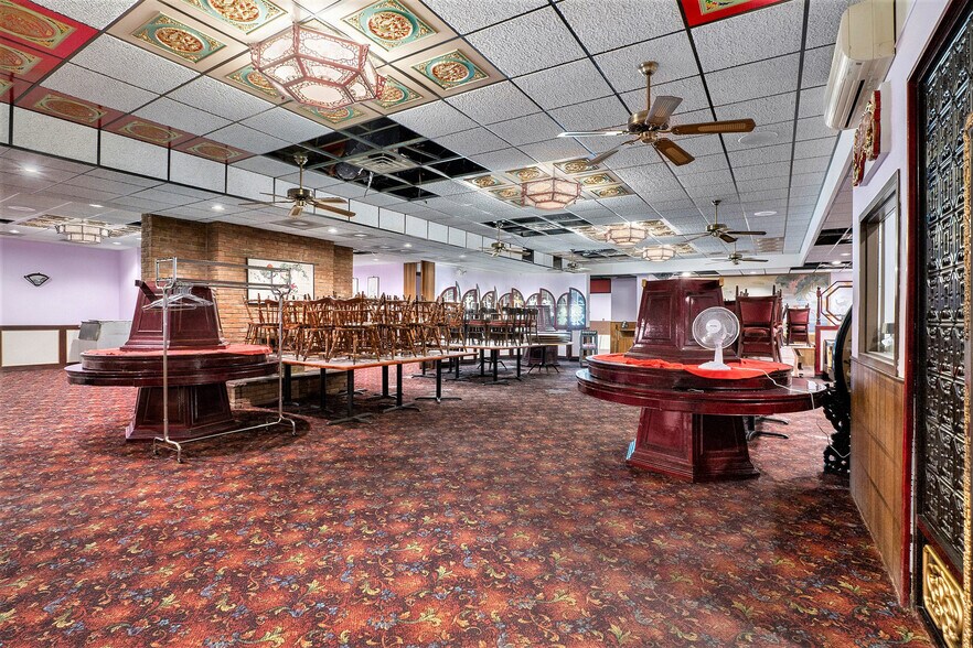 More Photos Of 2320 S Dort Hwy, Flint Restaurant For Sale