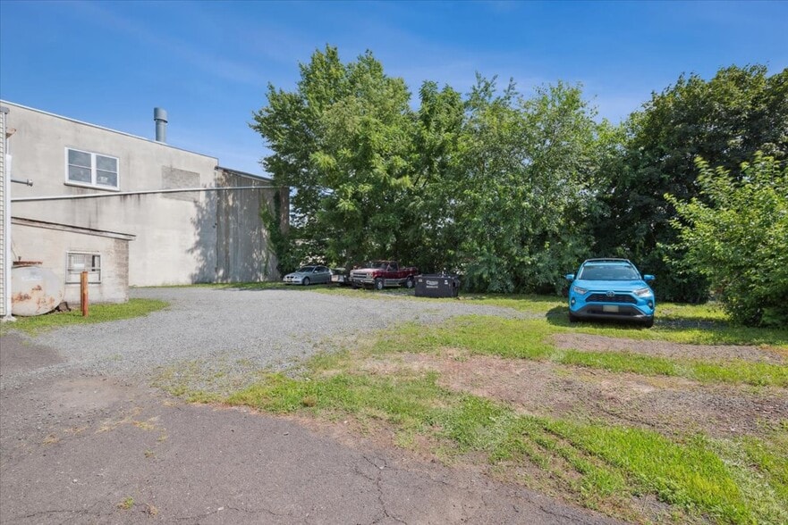 More Photos Of 403 US Highway 202, Raritan Auto Repair For Lease