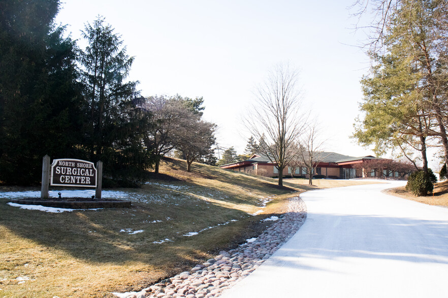 Primary Photo Of 7007 N Range Line Rd, Milwaukee Medical For Sale