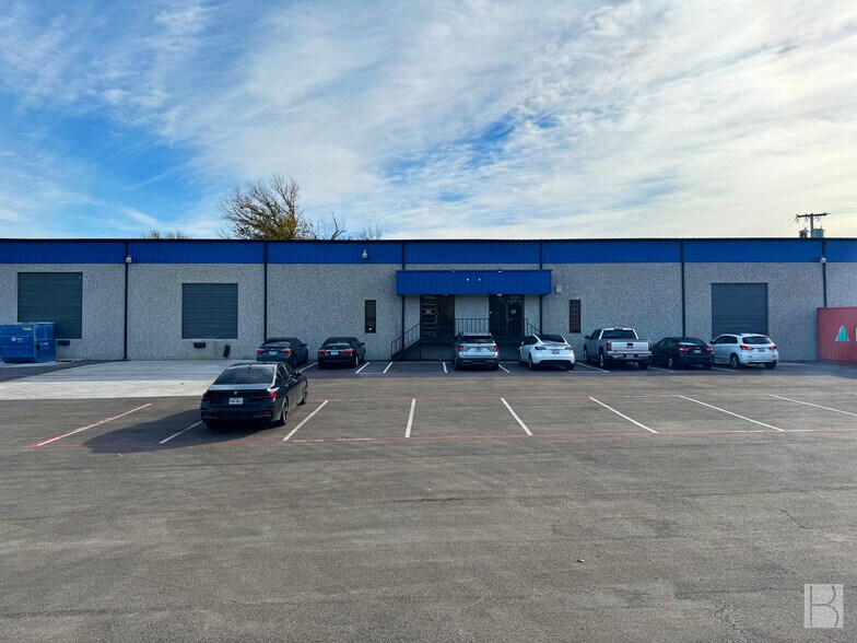 More Photos Of 2701-2749 S Great Southwest Pky, Grand Prairie Flex For Lease