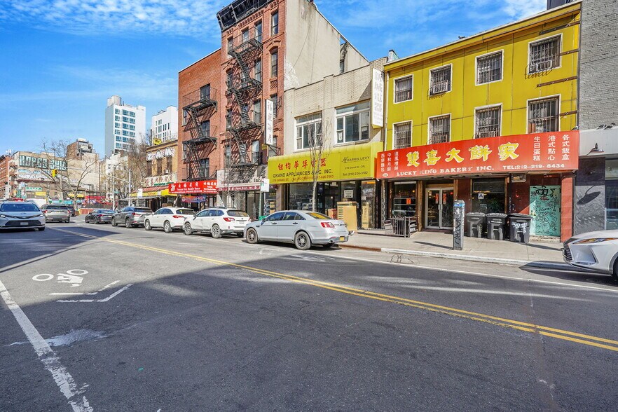 More Photos Of 280 Grand St, New York Storefront Retail Office For Lease