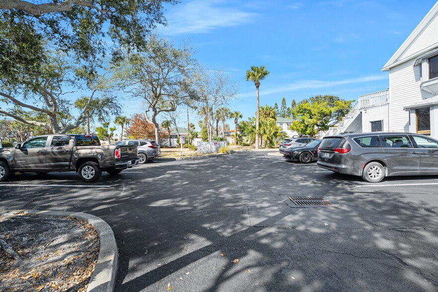 More Photos Of 37 S Halifax Ave, Daytona Beach Schools For Sale
