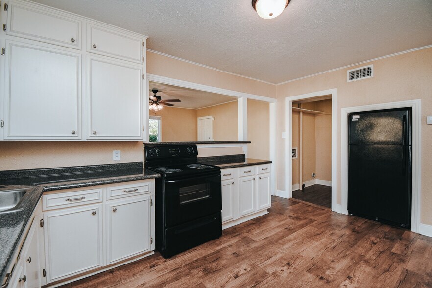More Photos Of 1503 E Virginia Ave, Victoria Apartments For Sale
