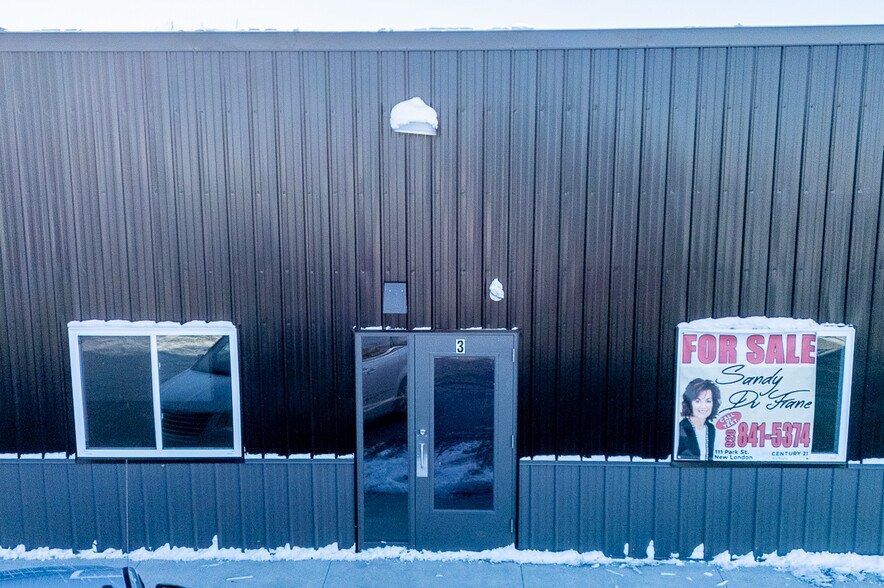 More Photos Of 1186 N Shawano St, New London General Retail For Lease