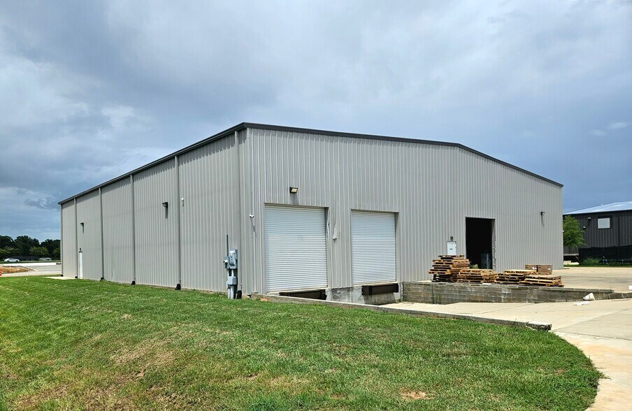 More Photos Of 4405 Northchase Blvd, Montgomery Warehouse For Lease