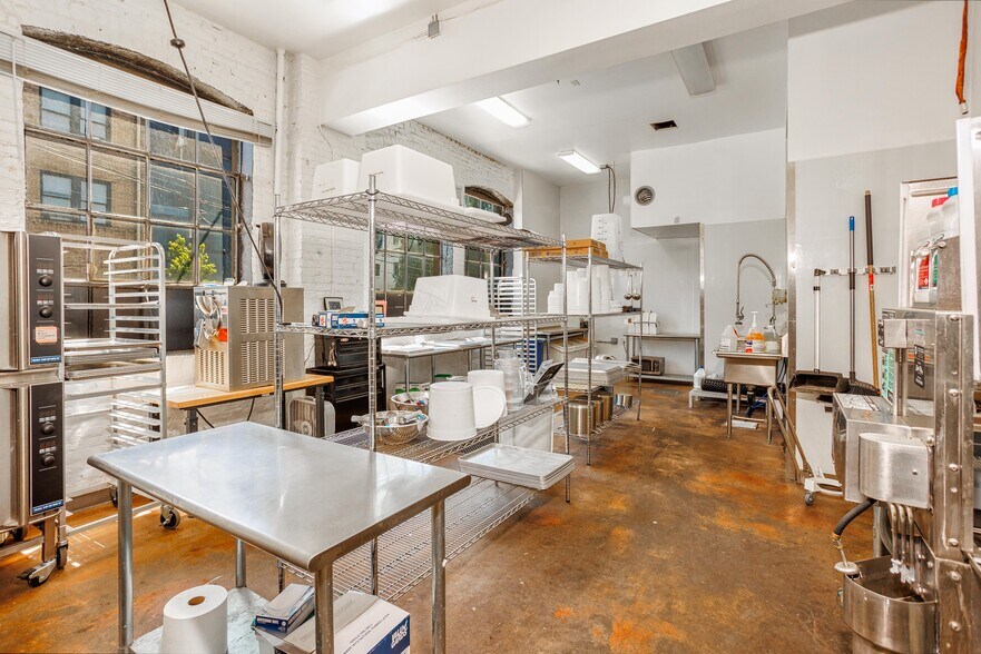 More Photos Of 205-207 NE Martin Luther King Jr Blvd, Portland Service For Lease