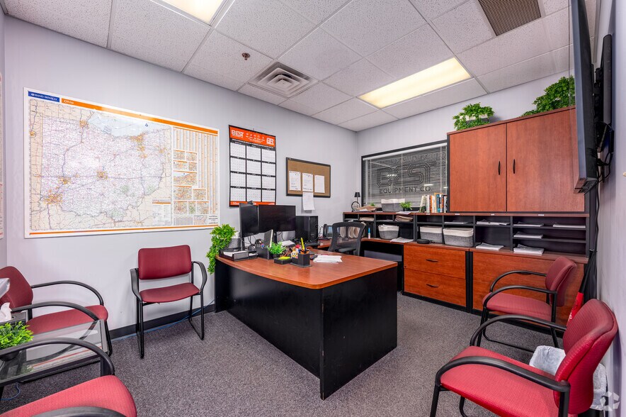 More Photos Of 5550 Poindexter Dr, Indianapolis Distribution For Sale