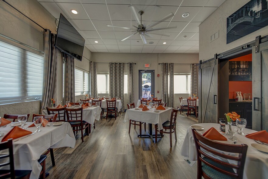 More Photos Of 514 NW Dixie Hwy, Stuart Restaurant For Sale