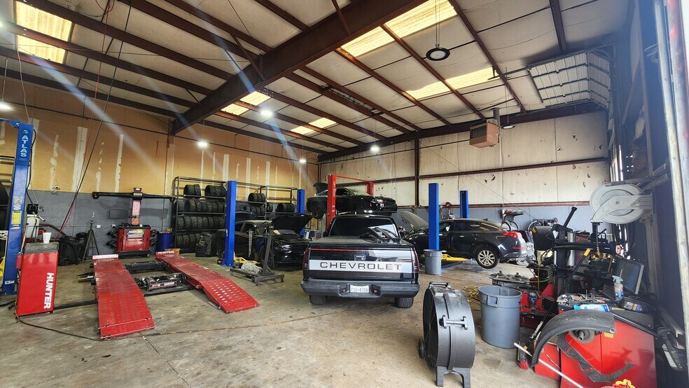 More Photos Of 4306 Camp Wisdom Rd, Dallas Auto Repair For Sale