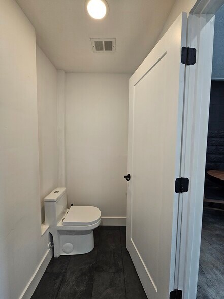 More Photos Of 6229 Cincinnati Brookville Rd, Okeana Storefront Retail Office For Sale