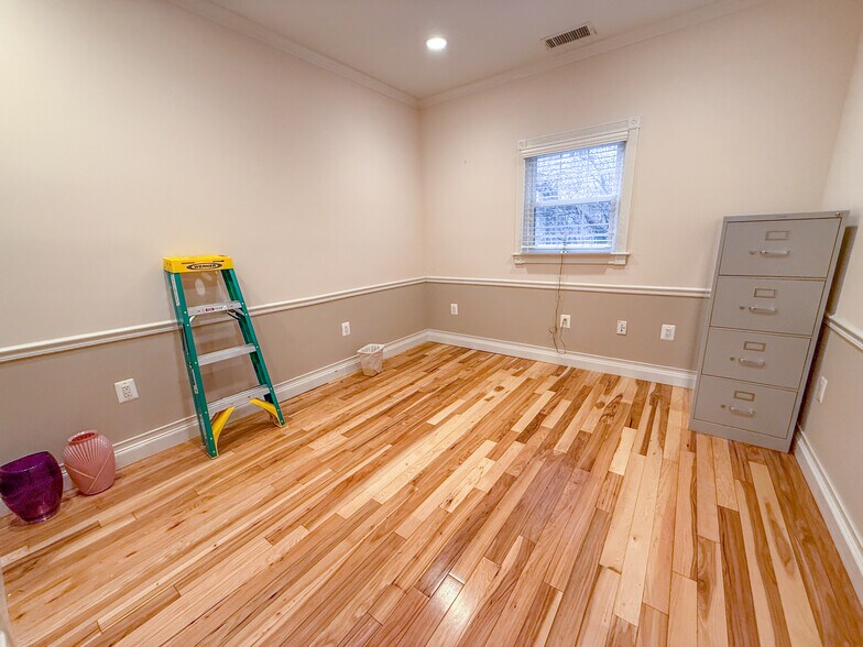 More Photos Of 89 Duke St, Prince Frederick Freestanding For Lease