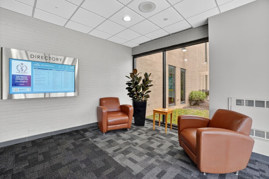 More Photos Of 890 S Garfield Ave, Libertyville Medical For Lease