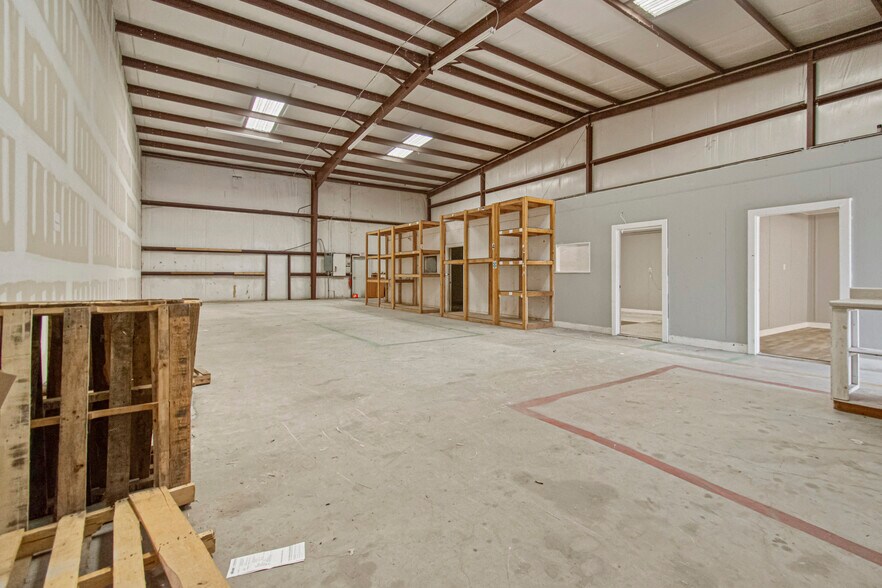 More Photos Of 105 E Davis Industrial Dr, Saint Augustine Warehouse For Lease
