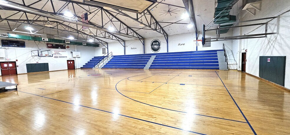 More Photos Of 601 School St, Morrison Light Distribution For Sale