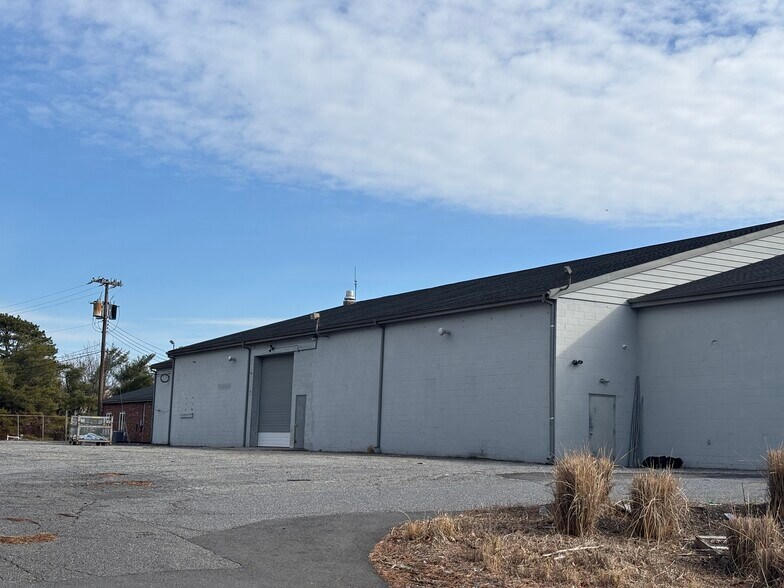 More Photos Of 18 W Collings Ave, West Berlin Light Distribution For Sale