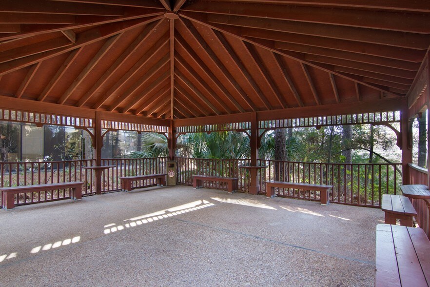 More Photos Of 2020 N Loop Fwy W, Houston Office For Lease