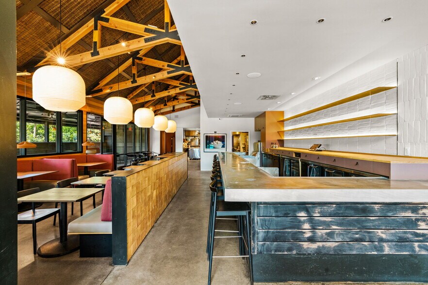 More Photos Of 2708 E Cesar Chavez St, Austin Restaurant For Sale