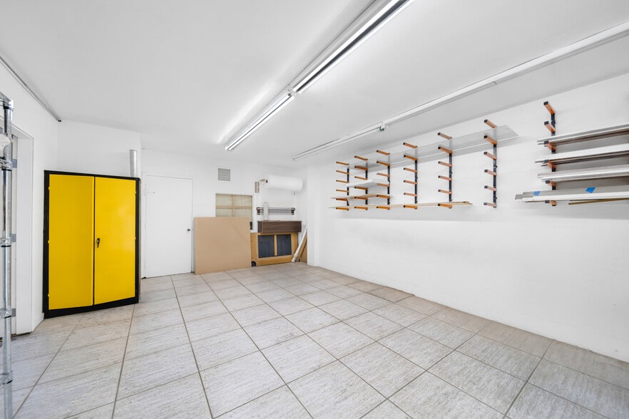 More Photos Of 3141 NW 40th St, Miami Warehouse For Sale