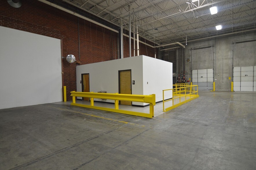 More Photos Of 7300 Reames Rd, Charlotte Warehouse For Lease