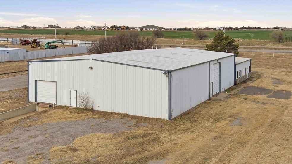 More Photos Of 15160 NW Expressway, Piedmont Warehouse For Lease