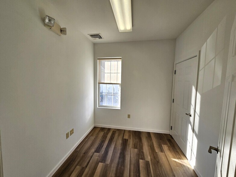 More Photos Of 5 Walter E Foran Blvd, Flemington Medical For Lease