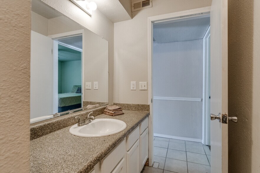 More Photos Of NW 10th St & N Classen Blvd, Oklahoma City Apartments For Sale